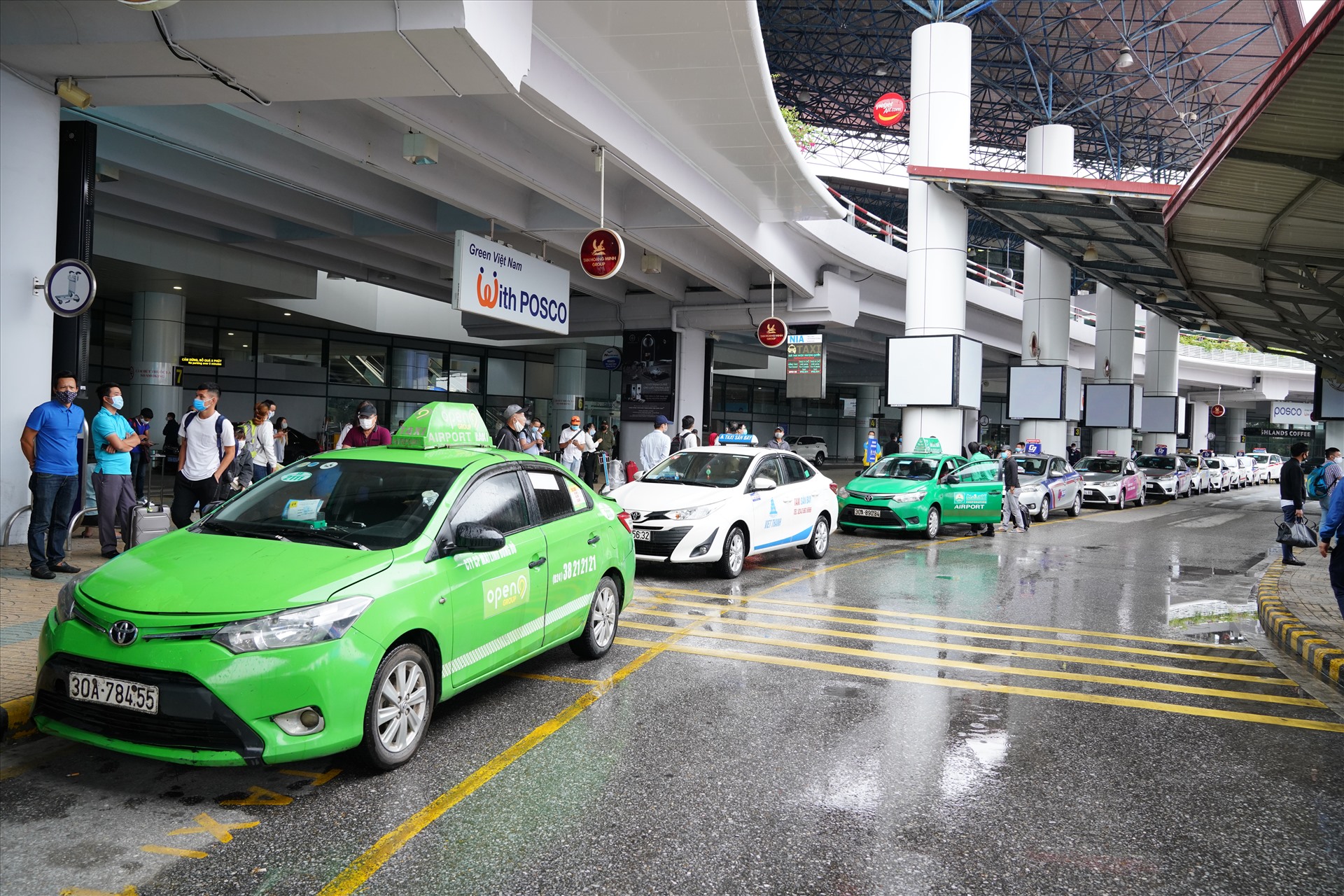 Getting From Noi Bai Airport To Downtown By Taxi